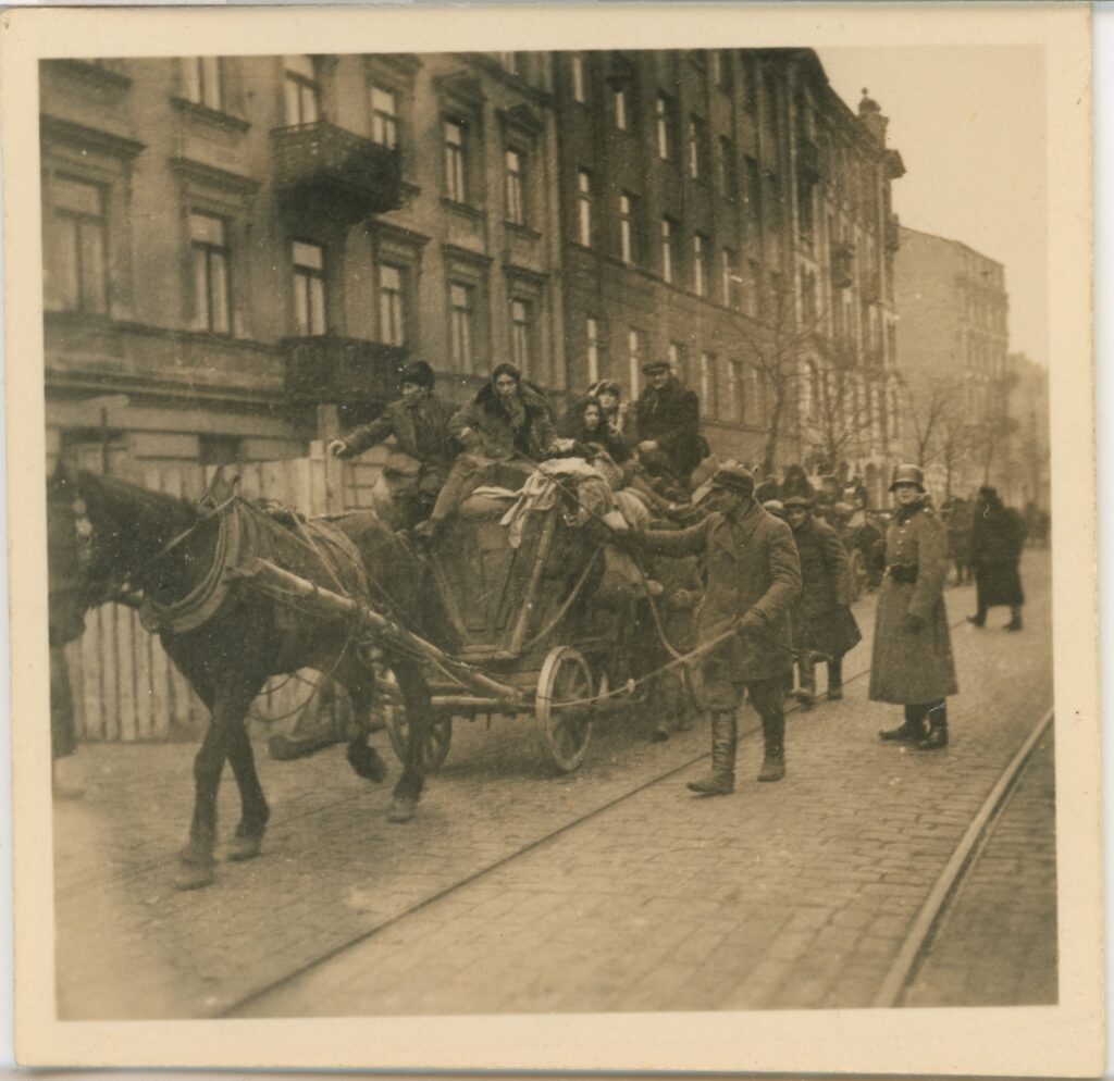 Leszno Street, moving into the ghetto | MGW collection