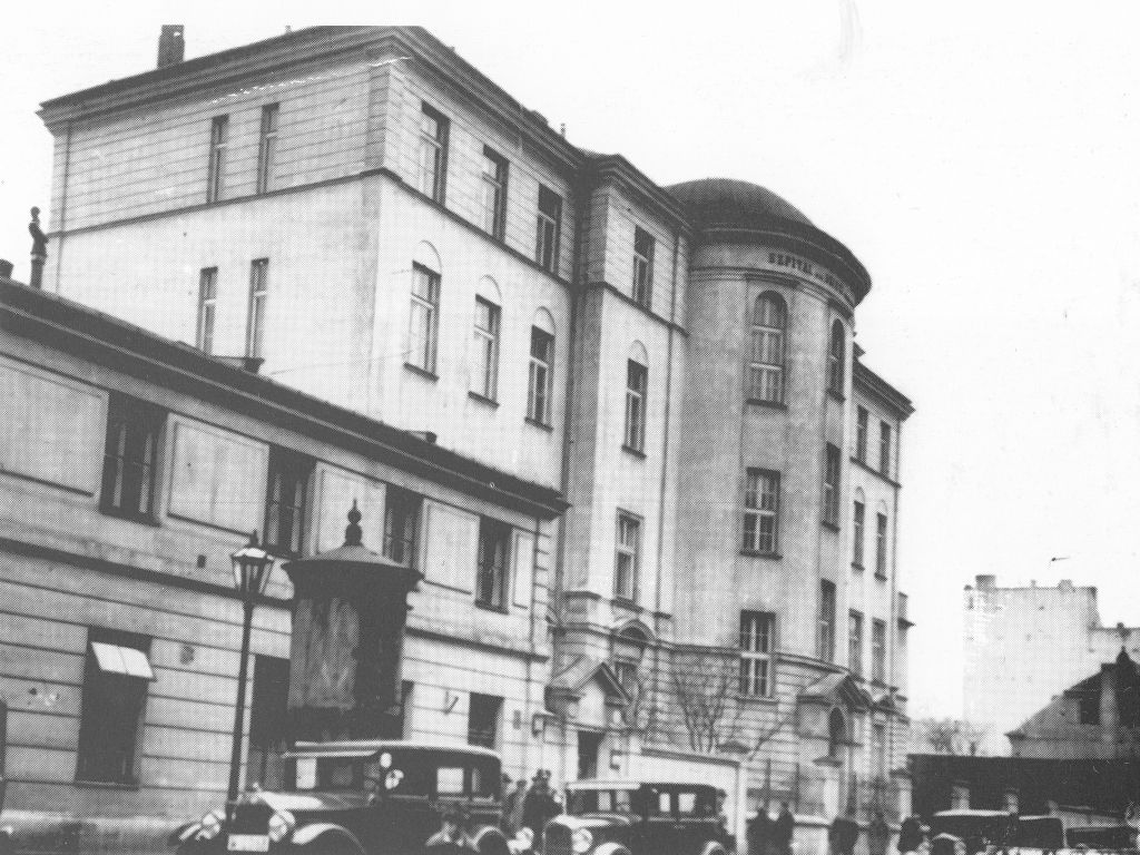 Listopad 1930 - Stan po nadbudowie pięter i dodaniu półkolistej klatki schodowej