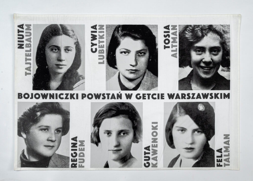 "Mechica. Indywidualny i zbiorowy opór kobiet podczas Zagłady" w formie sztandaru, stworzony jako element działania artywistycznego w rocznicę wybuchu Powstania w Getcie Warszawskim 19 kwietnia 2020 r., z wizerunkami: Niuty Tajtelbaum, Cywii Lubetkin, Tosi Altman, Reginy Fuden, Gitty Kwonki i Feli Talman- autorka Hertzberg, Zuzanna